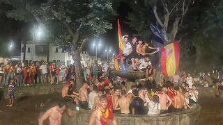 Tragedie după victoria Spaniei la Cupa Mondială: un băiat de 13 ani a murit strivit de o f&acirc;nt&acirc;nă