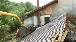 VIDEO Prahova și D&acirc;mbovița, sub amenințarea inundațiilor. Cod roșu și pagube majore după două zile de furtuni: &rdquo;Nu mai am nimic&rdquo;