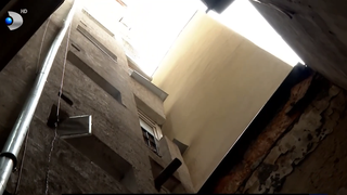 VIDEO Bloc ridicat ilegal &icirc;n centrul Bucureștiului, la c&acirc;țiva centimetri de vecini. Locatarii cer demolarea construcției: &rdquo;Este de penal&rdquo;