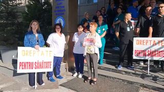 Sindicaliștii SANITAS, &icirc;n grevă generală. Personalul medical a ieșit &icirc;n fața spitalelor: &bdquo;Pierd 900 de lei. &Icirc;n 22 de ani nu am văzut at&acirc;ta umilire ca p&acirc;nă acum&rdquo;