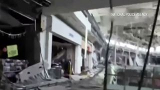 VIDEO Cursă contra-cronometru pentru salvarea supraviețuitorilor din Japonia. 18 oameni, găsiți fără suflare sub dărm&acirc;năturile unui centru comercial