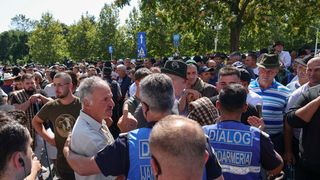 VIDEO  Scandal la protestul fermierilor din București. Mii de crescători de ovine au venit &icirc;n capitală ca să &icirc;și strige nemulțumirile