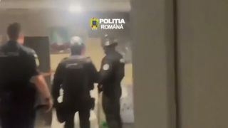 VIDEO Angajații unei firme de aprovizionare a aeronavelor de pe Otopeni, prinși după un furt de aproape 800 000 de euro