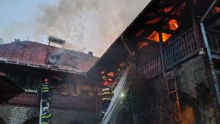 Incendiu puternic la Mănăstirea Bisericani. O persoană a fost găsită carbonizată