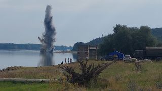 VIDEO Armata a distrus st&acirc;nca P&acirc;rjoaia, de pe Dunăre. Militarii &icirc;ncearcă să devieze apă către Centrala Nucleară de la Cernavodă