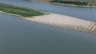 VIDEO Dunărea seacă de la o zi la alta. O nouă realitate cu impact major asupra fluviului și navigației