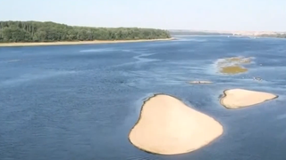 VIDEO Dunărea, la nivelul minim istoric. Seceta extremă pune &icirc;n pericol navigația, energia și agricultura &icirc;n Europa Centrală și de Est