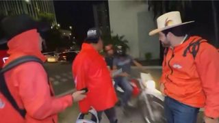 Influencer din Mexic, &icirc;mpușcat mortal &icirc;n cap &icirc;n timp ce făcea live pe rețelele sociale. Sute de oameni au urmărit crima &icirc;n direct