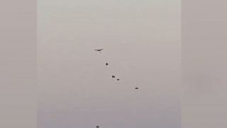 VIDEO Parașutist militar suspendat sub avion &icirc;n timpul unui exercițiu la Buzău