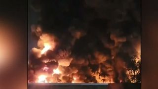 VIDEO Incendiu uriaș la o uzină chimică din Chile