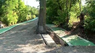 VIDEO &bdquo;Sunt niște bani băgați aiurea&rdquo;. Pista de biciclete din județul Iași care duce la cimitir