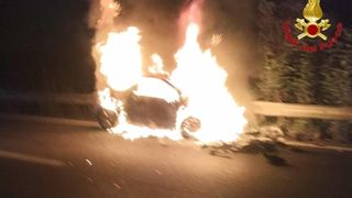Și-a dat foc sub ochii fostei iubite! Rom&acirc;nul de 35 de ani e &icirc;n stare critică 