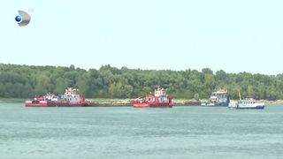 VIDEO Operațiunea de salvare a Dunării: Barjele scufundate pentru a proteja centrala nucleară de la Cernavodă vin cu vești proaste de la climatologi