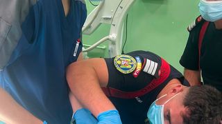 Un copil de doi ani a rămas cu m&acirc;na prinsă &icirc;ntr-o mașină de tocat. Pompierii au intervenit de urgență