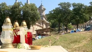 VIDEO Pelerinii au ajuns la mănăstirea Nicula