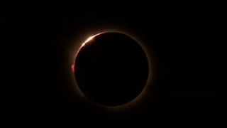 VIDEO Spectacol &icirc;n Europa. Eclipsa totală de soare a adunat milioane de privitori