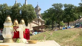 VIDEO A &icirc;nceput pelerinajul de la Mănăstirea Nicula