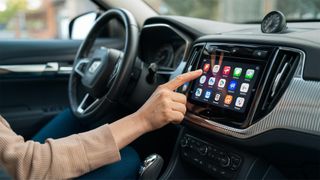 (P) Android Auto și CarPlay pe BMW: avantajele unei navigații moderne