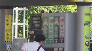 VIDEO Benzinăriile scumpesc carburanții &icirc;nainte de reducerea accizei. Ce se &icirc;nt&acirc;mplă cu prețurile la pompă