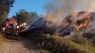 VIDEO Incendiu uriaș &icirc;n Botoșani. Au ars 40 de tone de furaje