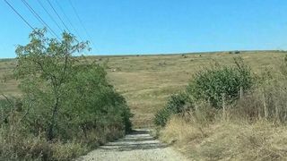 VIDEO &bdquo;Noi nu vrem vorbe, noi vrem fapte&rdquo;. Plăcuțe noi pentru străzile de păm&acirc;nt dintr-un sat din Iași