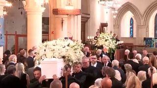 VIDEO Ultimul drum al celebrei Bonnie Tyler. Un adio plin de emoție &icirc;n țara sa natală
