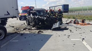 Tragedie pe centura ocolitoare a Timișoarei! Un șofer a murit decapitat după ce a intrat cu mașina &icirc;ntr-un TIR parcat