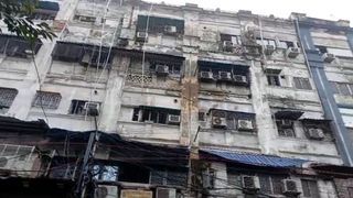 VIDEO Hotel cuprins de flăcări. Cel puțin 9 persoane, inclusiv un copil, au murit. 60 de oameni evacuați &icirc;n miezul nopții