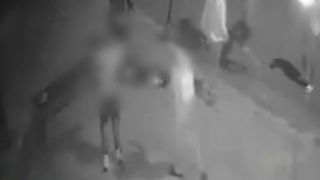 VIDEO Scandal &icirc;n curtea unei școli din Teleorman. Un adolescent a fost &icirc;njunghiat &icirc;n timpul unei bătăi