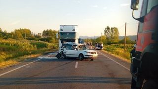 Minor de 16 ani mort &icirc;n urma unui accident rutier. Tatăl său a intrat &icirc;ntr-o depășire periculoasă. Același drum, alte două accidente 