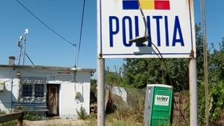 VIDEO Posturi de poliție &icirc;ncremenite &icirc;n timp
