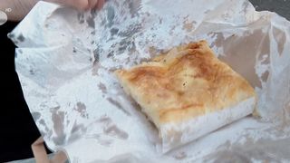 VIDEO &bdquo;Este gustul copilăriei&rdquo;. Merdenele, de la gustare la subiect național