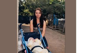 Un t&acirc;năr rom&acirc;n vrea să afle adevărul despre moartea mamei sale. &bdquo;Nici măcar nu știu dacă &icirc;n morm&acirc;ntul la care merg să mă rog se află ea&rdquo;