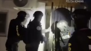 VIDEO Un copil de 10 ani din Arad, implicat &icirc;n traficul de droguri. Familia a ajuns după gratii 