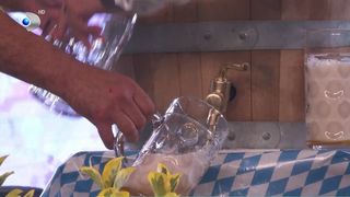 VIDEO &bdquo;Ne place foarte mult atmosfera autentică&rdquo;. A &icirc;nceput festivalul berii la Brașov