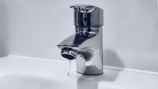 Apa se scumpește &icirc;n Capitală. Bucureștenii plătesc mai mult cu 0,85 lei pe metru cub