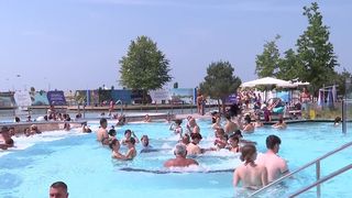 VIDEO &bdquo;Am așteptat toată săptăm&acirc;na să venim&rdquo;. Piscine, energie și conexiune &icirc;n familie