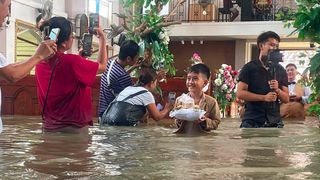 Condiții extreme pentru nunta din Filipine