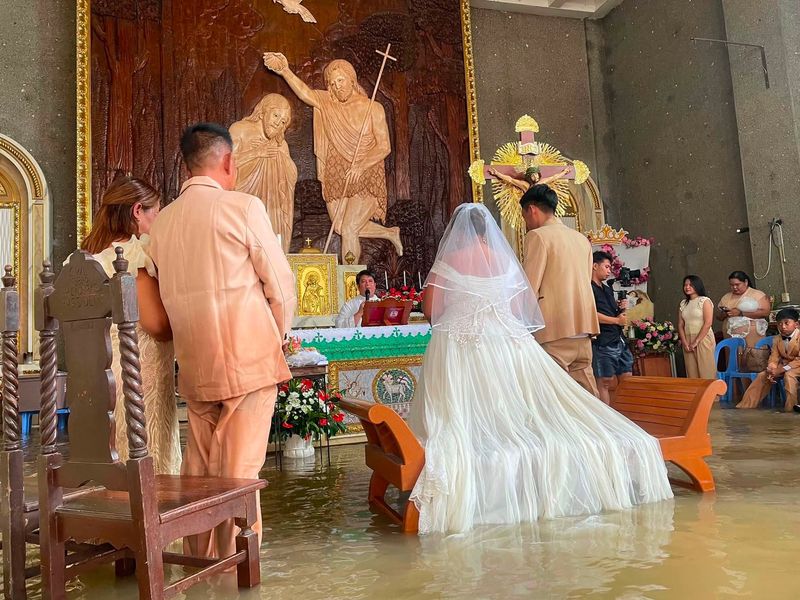 Ceremonie bizară în Filipine