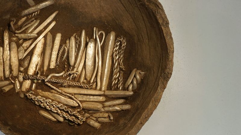Așa arată cea mai mare comoară de argint din epoca vikingilor