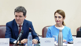 VIDEO Tensiuni &icirc;n Justiție! Judecătoarea din dosarul ROMATSA, scoasă de jandarmi din sala de judecată. Nicușor Dan a mers pentru prima dată la CSM