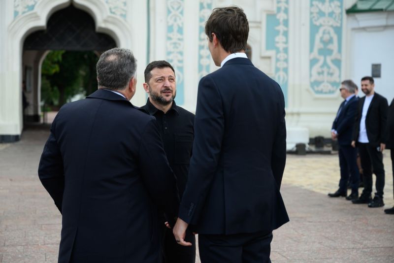 Emisarii americani speră să reia în perioada următoare discuțiile trilaterale care să implice Kievul și Moscova.