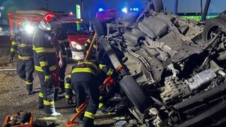 VIDEO T&acirc;năr fără permis, implicat &icirc;ntr-un accident grav &icirc;n Timiș