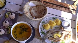 Plajă sălbatică și delicatese din Marea Neagră