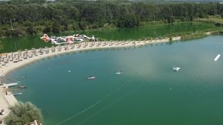 VIDEO Ce faci &icirc;n weekend, cu Claudia Costandiș. Sporturi nautice pe lacul turcoaz de l&acirc;ngă Bucureșt