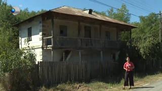 VIDEO Casele tradiționale din Rom&acirc;nia, abandonate și uitate. Mărturiile oamenilor de la sate: &bdquo;De aici p&acirc;nă la mine, &icirc;n jos, aproape un kilometru, nu mai este nimeni. Ei au plecat la oraș, aici nu mai vin&rdquo;
