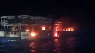 VIDEO Cel puțin 25 de morți după ce o navă de marfă a luat foc &icirc;n China. Tragedie maritimă și &icirc;n Filipine