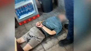 VIDEO Alertă &icirc;n cel mai mare complex rezidențial de l&acirc;ngă Capitală. Un bărbat &icirc;narmat cu un pistol a speriat trecătorii