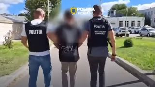 VIDEO Patru rom&acirc;ni sunt acuzați că au ucis un conaţional &icirc;n Danemarca, după care l-ar fi aruncat &icirc;ntr-un r&acirc;u. Au fost găsiți și reținuți &icirc;n mai multe judeţe din Rom&acirc;nia