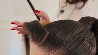 VIDEO &bdquo;Ne uităm să arate c&acirc;t mai bine&rdquo;. Coafurile &icirc;n valuri, &icirc;ncă &icirc;n tendințe